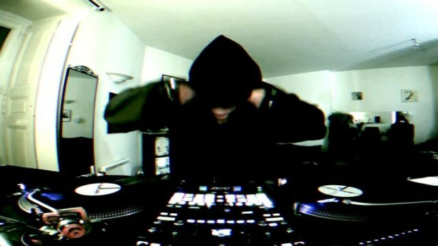Dj Fly - X-Files (Remix/Routine) 👽🛸 
#dj #djfly #xfiles #scratch #remix #beatjuggling #halloween #routine #realdj #iwanttobelieve #ufo